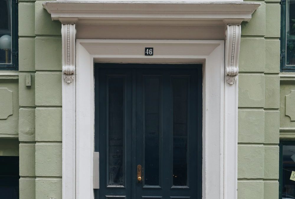 Når en hoveddør med glas gør hele forskellen i hjemmet